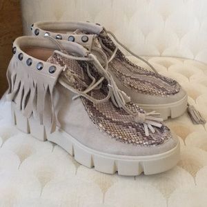 BRAND NEW!!! NEVER BEEN WORN !!!